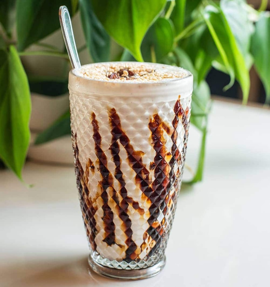 Tahini Shake: десертный коктейль с бурбоном, мороженым и финиками -  Международная платформа для барменов Inshaker