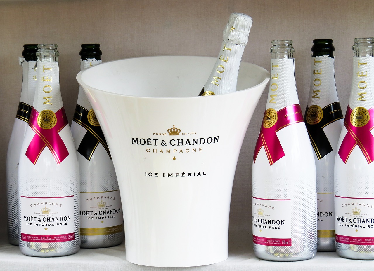 Шампанское Moet & Chandon (Моет Шандон): история бренда и обзор линейки -  Международная платформа для барменов Inshaker