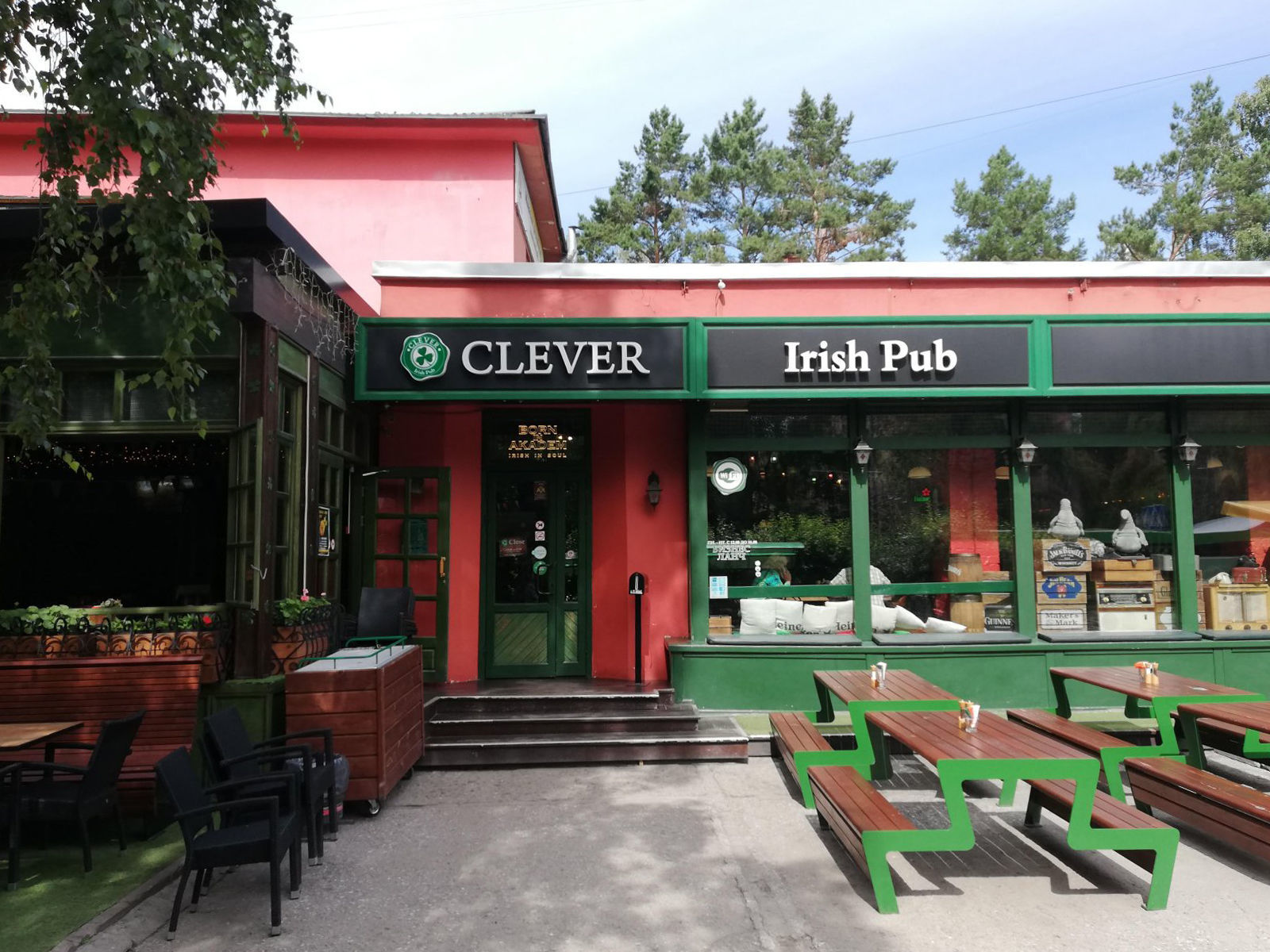 Clever irish. Clever Irish pub Академгородок. Клевер паб Новосибирск. Irish pub Clever (Клевер). Паб Клевер Новосибирск Академгородок.