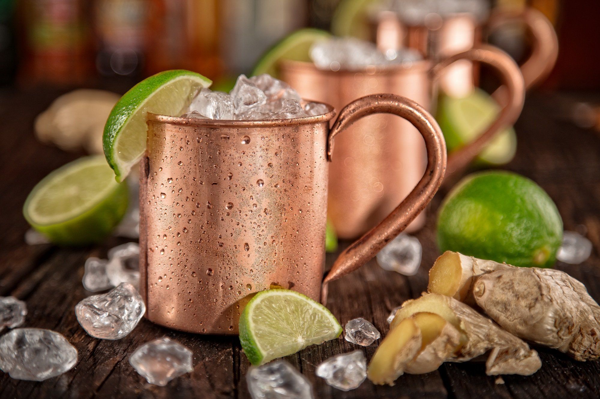 Moscow mule. Напиток Московский мул. Коктейль в медной кружке. Московский напиток в медной чашке. Москов Мюль коктейль.