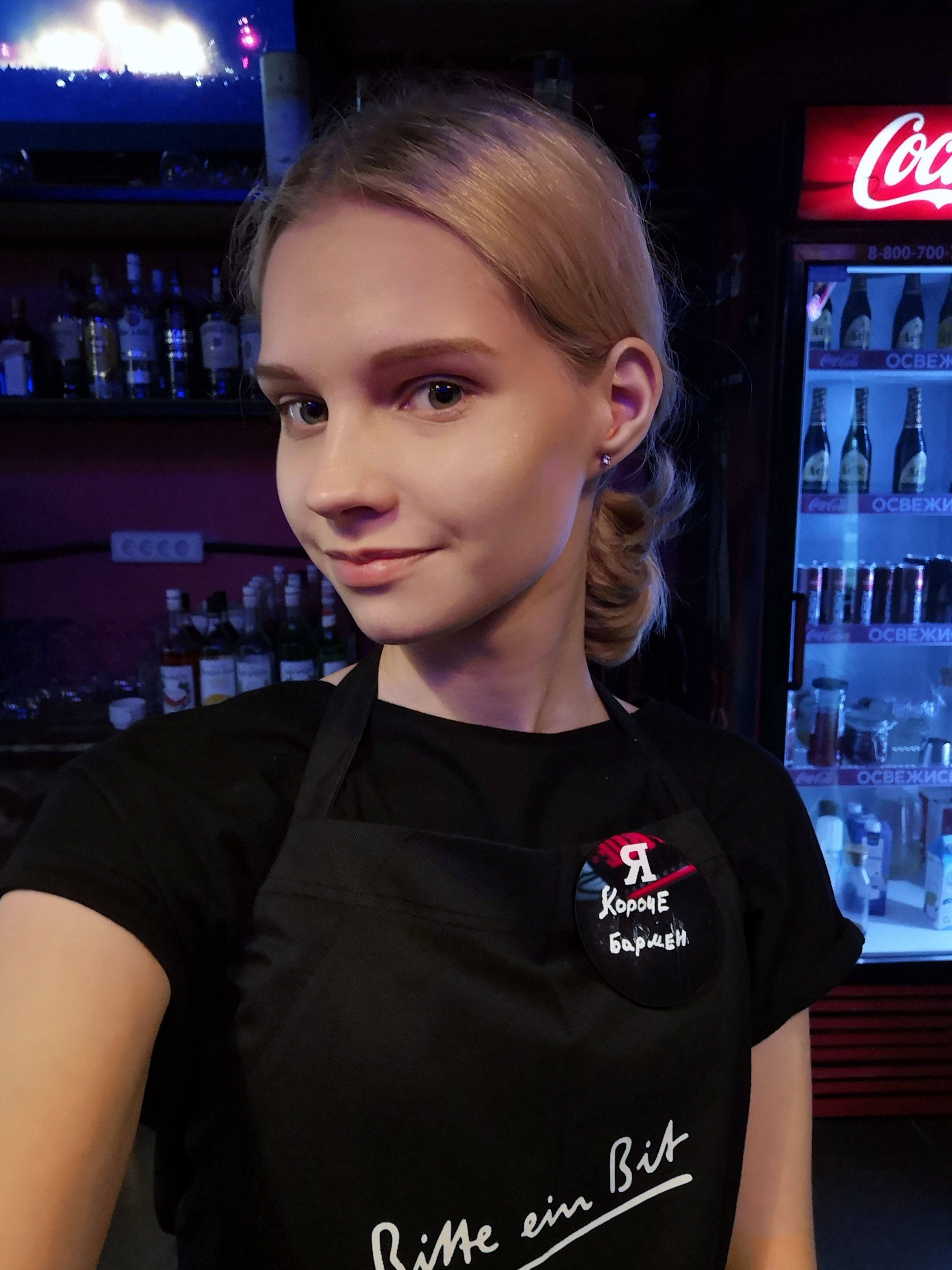 Полина Горлова бармен